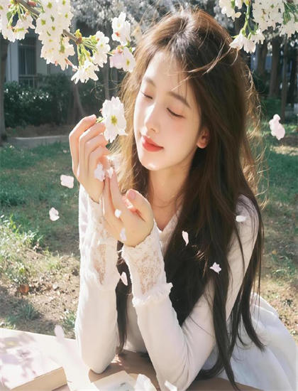 《芭比之时尚奇迹英文版》场景布置分析感人至深的：环境设计与主题呼应探讨